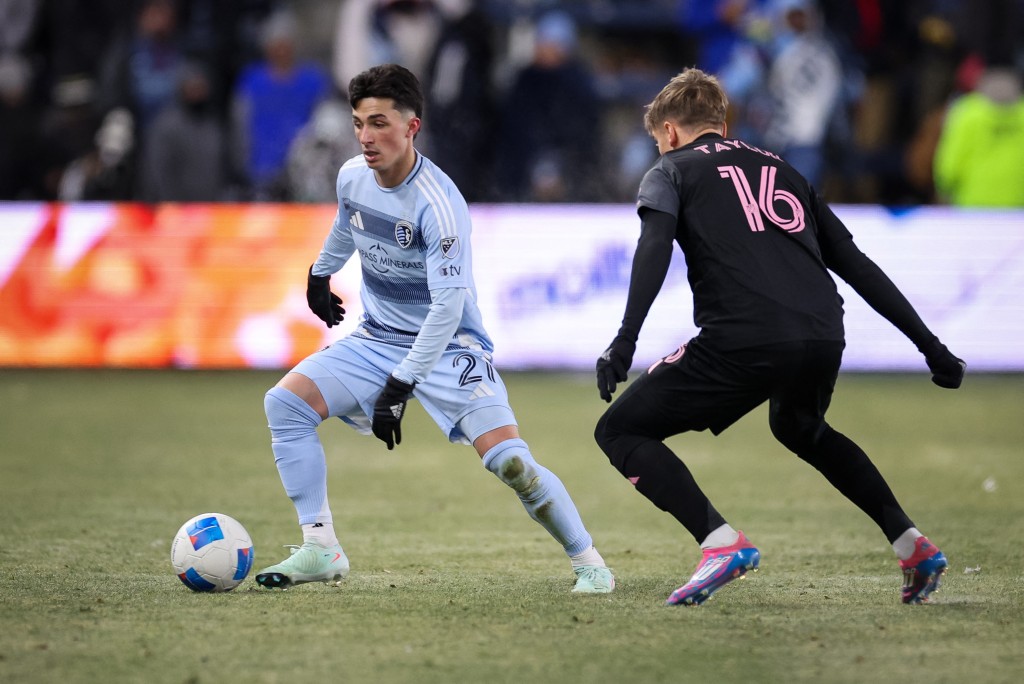 北京近期体育赛事：空手道、跑酷、速度滑冰轮番上演