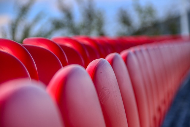 张伯伦代表阿森纳U21出战曼联U21，8年后再为枪手比赛