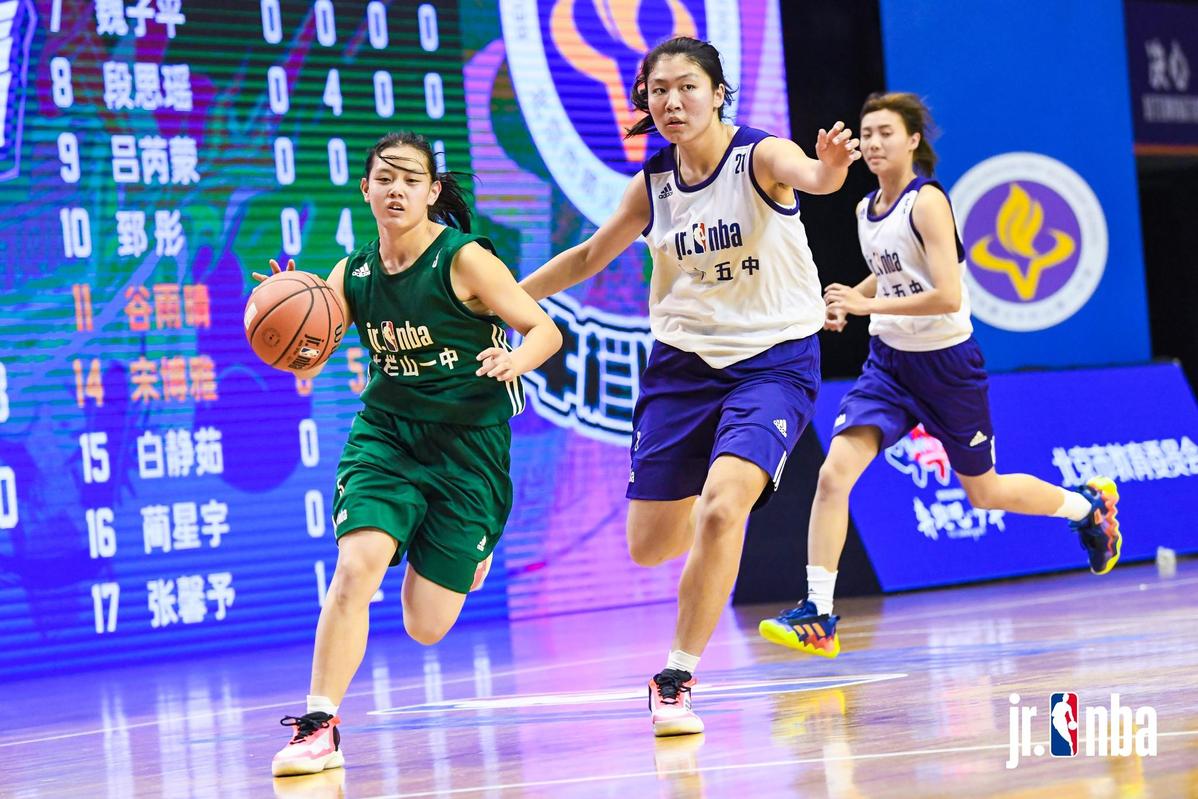 记者：梅西不考虑以球员身份回巴萨，若回归会是担任管理职务